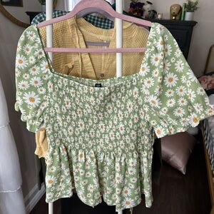 SHEIN Green Daisy Print Smocked Blouse